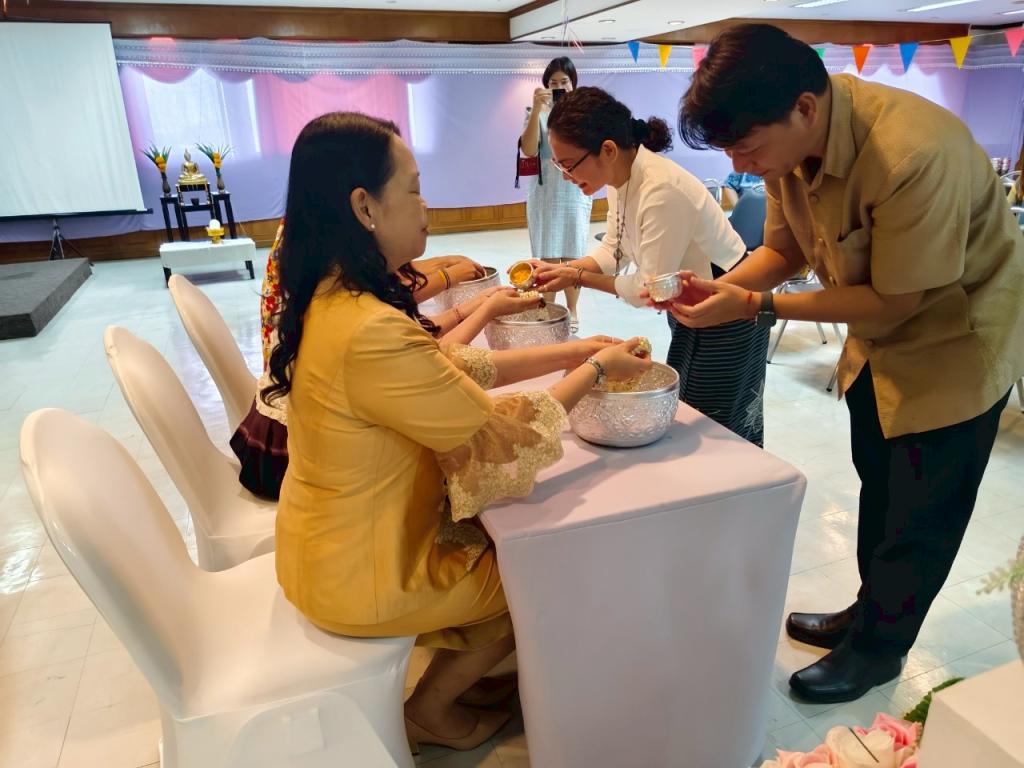 DC 9 ร่วมสืบสานประเพณี และวัฒนธรรมไทย  และปฏิบัติตนตามหลักธรรมทางศาสนา