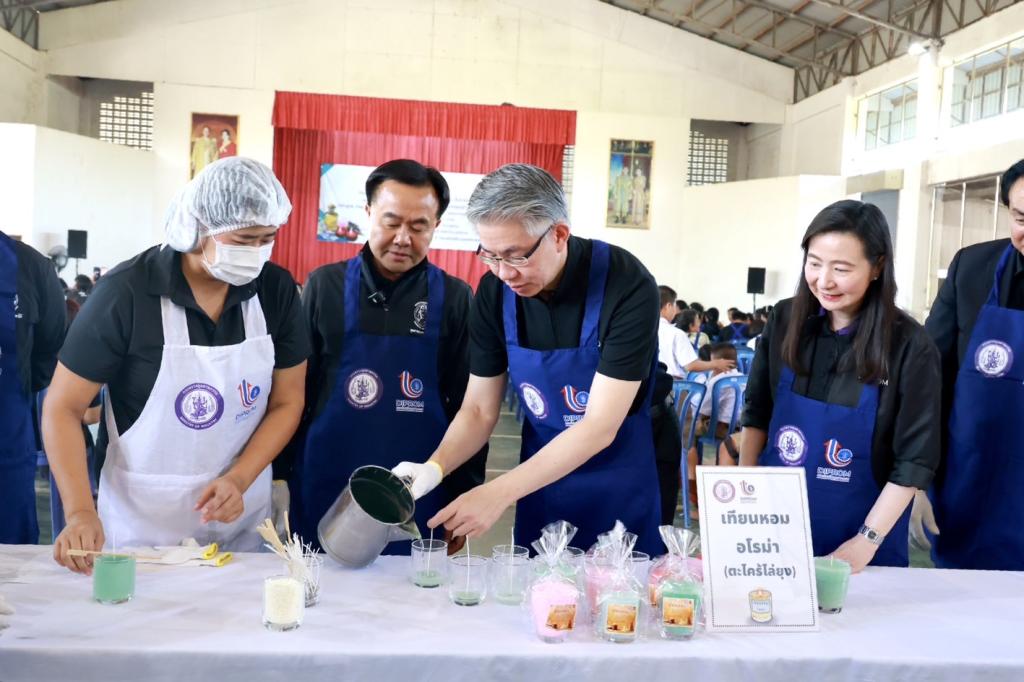 DC9 ร่วมต้อนรับคณะผู้บริหารกระทรวงอุตสาหกรรม นำโดย จ่าเอก ยศสิงห์ เหลี่ยมเลิศ รัฐมนตรีช่วยว่าการกระทรวงอุตสาหกรรม ในโอกาสที่ให้เกียรติมาเป็นประธานปิดกิจกรรมฝึกอบรมเชิงปฏิบัติการ “โครงการดีพร้อม ผลักดัน ปั้นอาชีพ กระตุ้นเศรษฐกิจฐานราก”