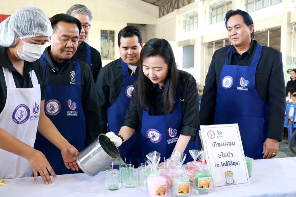 DC9 ร่วมต้อนรับคณะผู้บริหารกระทรวงอุตสาหกรรม นำโดย จ่าเอก ยศสิงห์ เหลี่ยมเลิศ รัฐมนตรีช่วยว่าการกระทรวงอุตสาหกรรม ในโอกาสที่ให้เกียรติมาเป็นประธานปิดกิจกรรมฝึกอบรมเชิงปฏิบัติการ “โครงการดีพร้อม ผลักดัน ปั้นอาชีพ กระตุ้นเศรษฐกิจฐานราก”